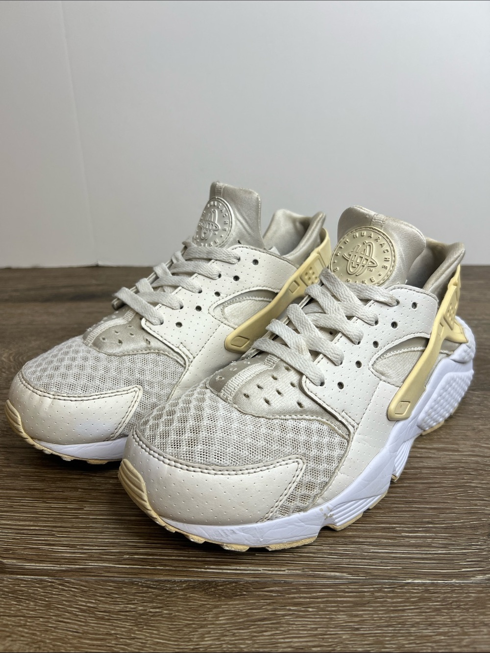 Nike Air Huarache Run Premium Sneakers Women’s Size 8
Style Code: 318429-111